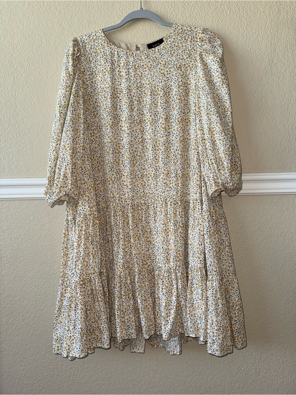 LIKE NEW VICI Ditsy Floral Tiered Mini Dress Yellow Cream Medium